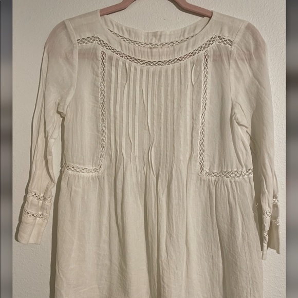 Cute white blouse great for fall - Picture 1 of 3